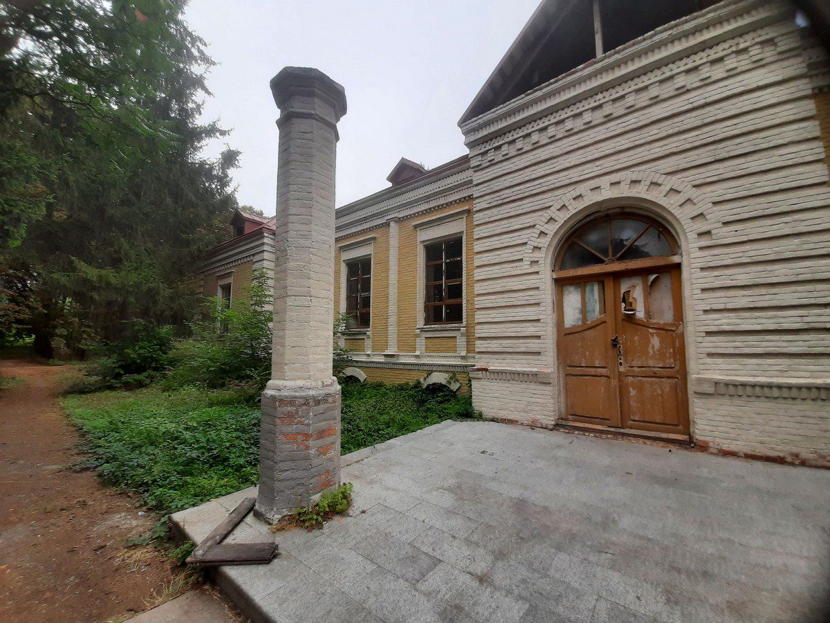 L'équipe de la Fondation a de nouveau visité le monument historique "Maison où T.G. servait comme cosaque". Shevchenko chez le propriétaire terrien P. Engelhardt"